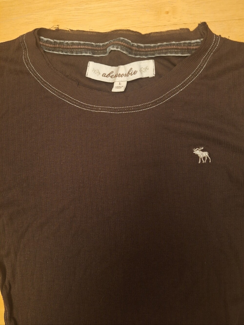 Abercrombie & Fitch Men’s Dark Brown Crewneck Tee with Embroidered Moose